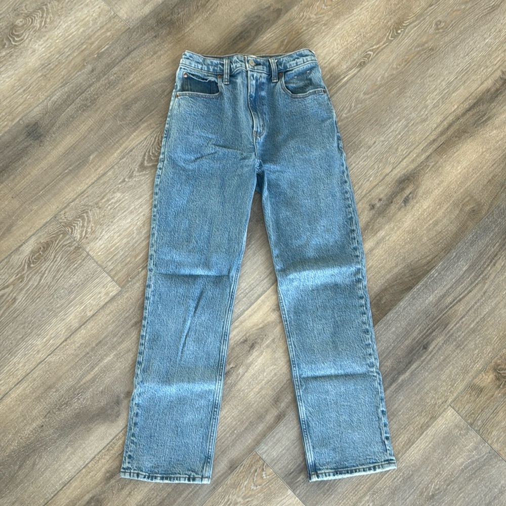 Abercrombie & fitch size 27/4s the 90’s straight ultra high rise